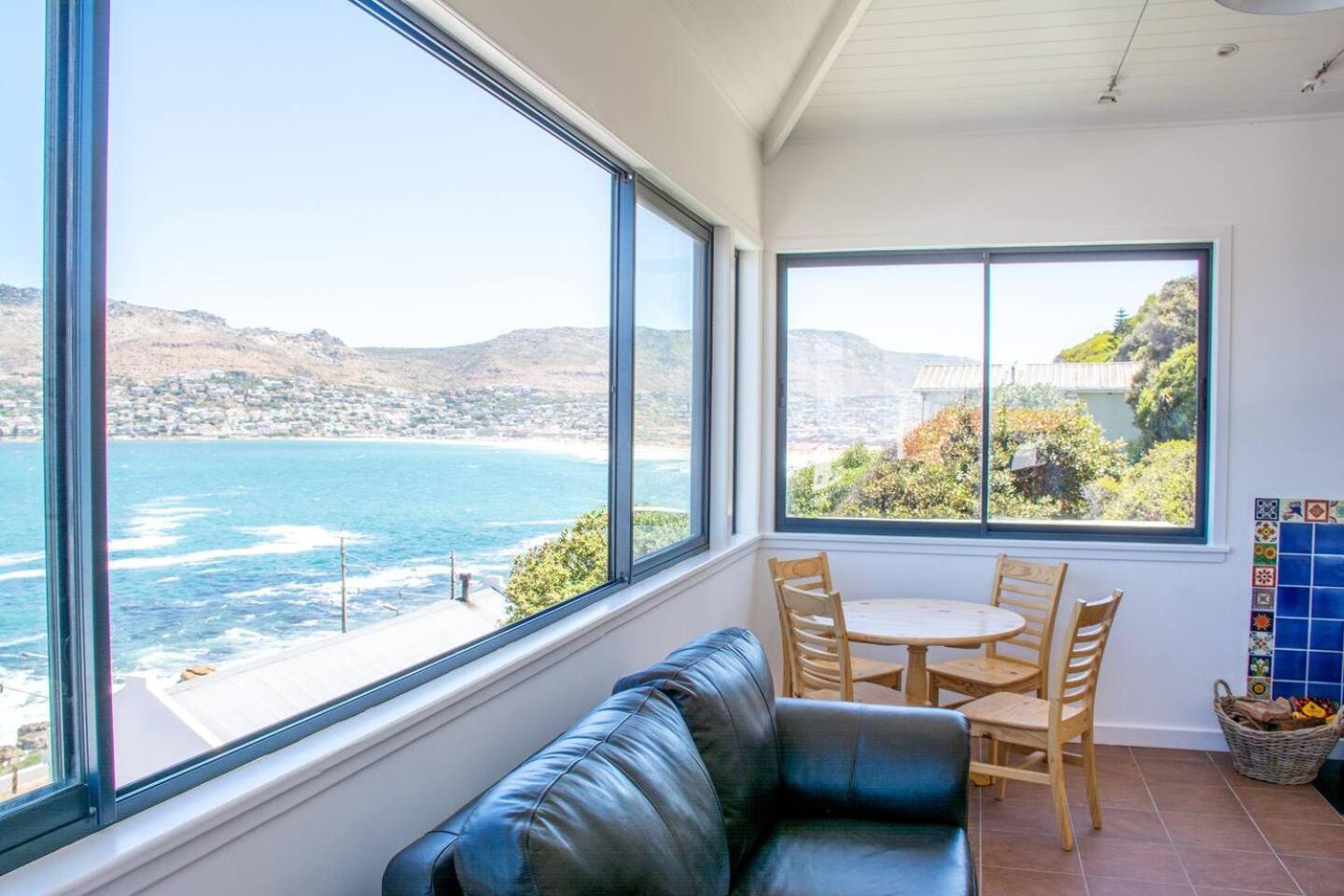 Modern Beach Apartment By Open Home Kalk Bay Extérieur photo
